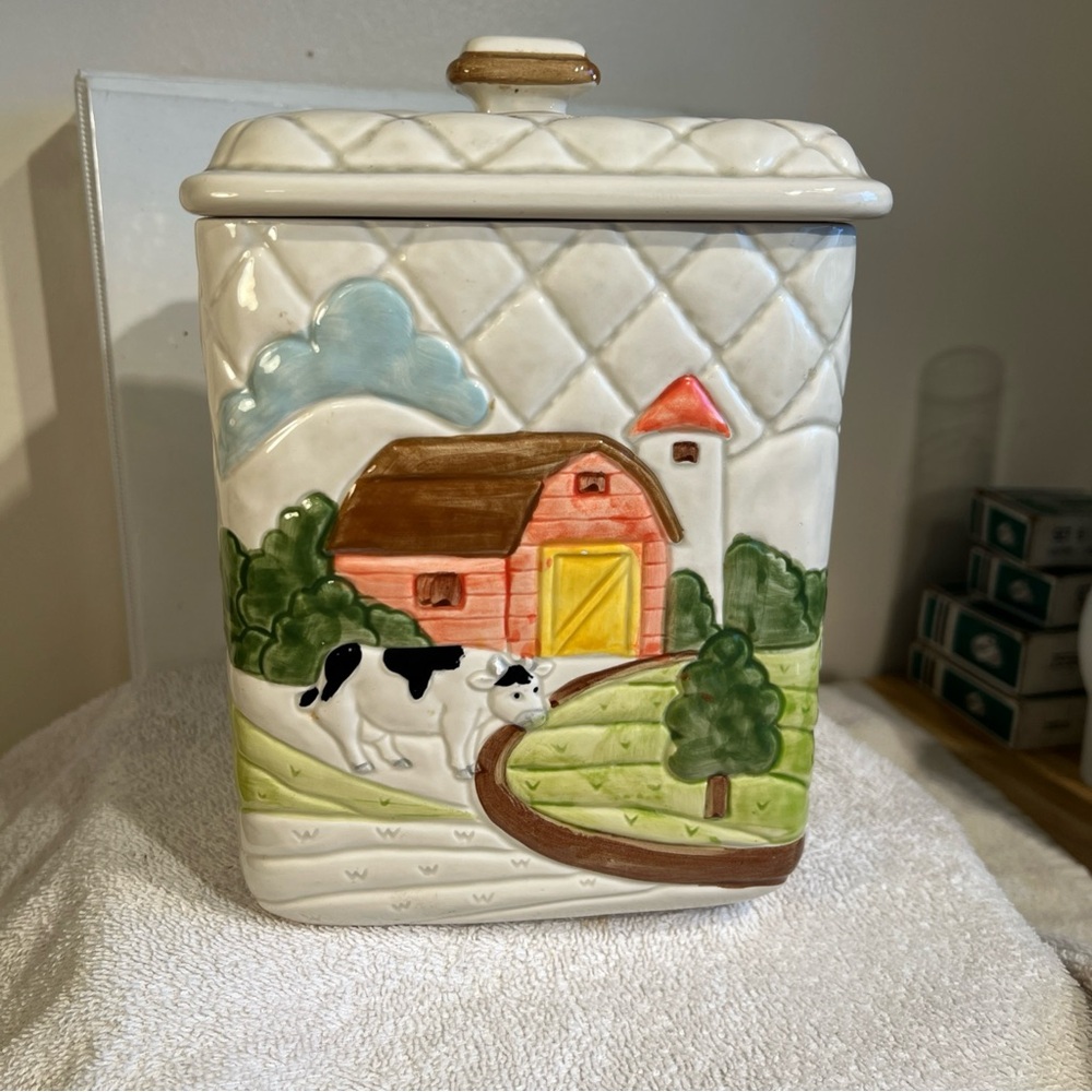 Vintage OTAGIRI 1982 Quilted Country Farm Cow Canister with Lid 8.5"x6"x5" Japan